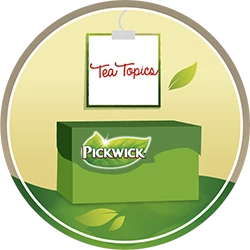 Logo bestaande uit een cirkel met daarin een pak Pickwick thee en een kaartje erboven met de tekst: 'Te Topics'.