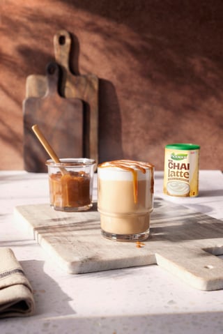 44873 ICED VANILLA CHAI CARAMEL LATTE 2617661